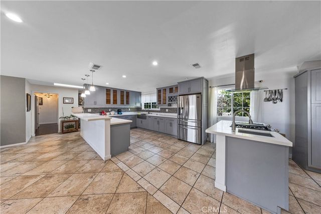 10050 Balboa Boulevard, Northridge, CA 91325