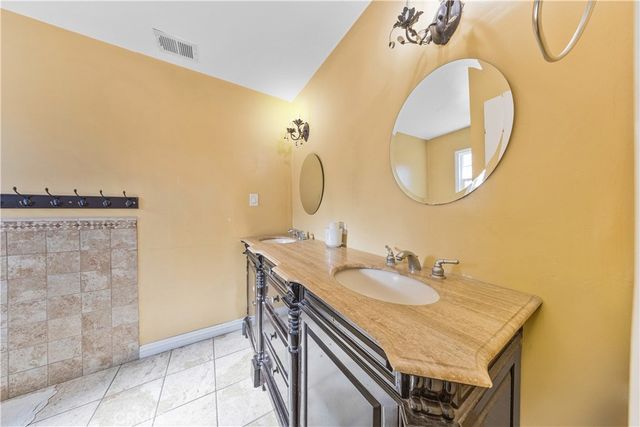 10050 Balboa Boulevard, Northridge, CA 91325