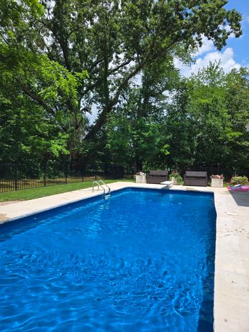 2034 Christy Ln, Greenbrier, TN 37073