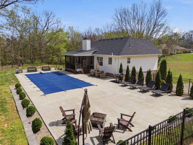 2034 Christy Ln, Greenbrier, TN 37073