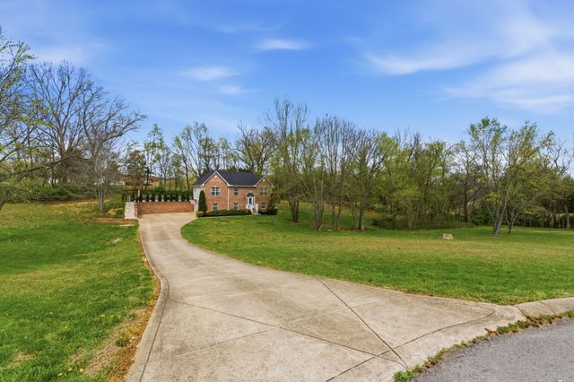 2034 Christy Ln, Greenbrier, TN 37073