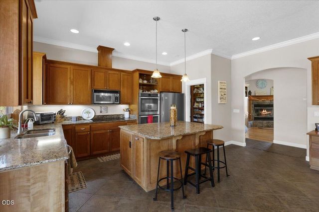 899 Old Stage Road, Medford, OR 97502