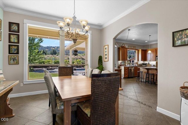 899 Old Stage Road, Medford, OR 97502