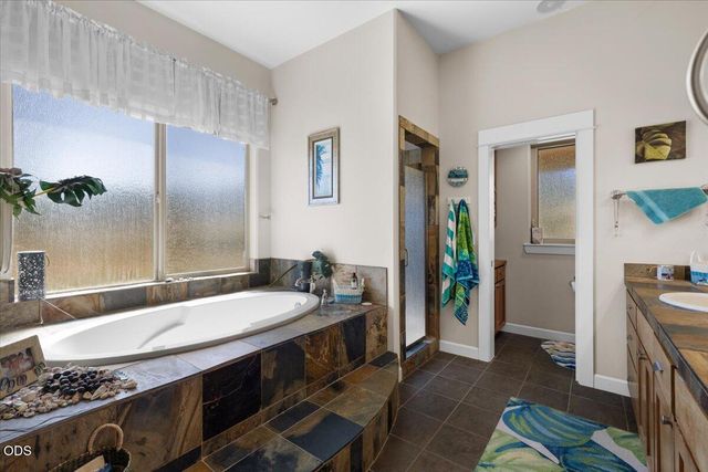 899 Old Stage Road, Medford, OR 97502