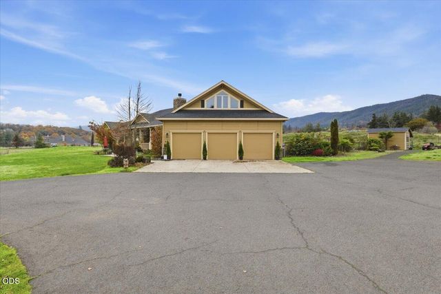 899 Old Stage Road, Medford, OR 97502