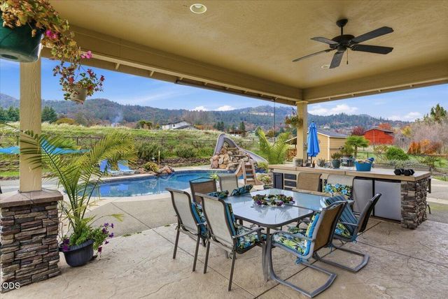 899 Old Stage Road, Medford, OR 97502