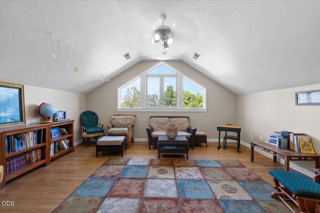 899 Old Stage Road, Medford, OR 97502