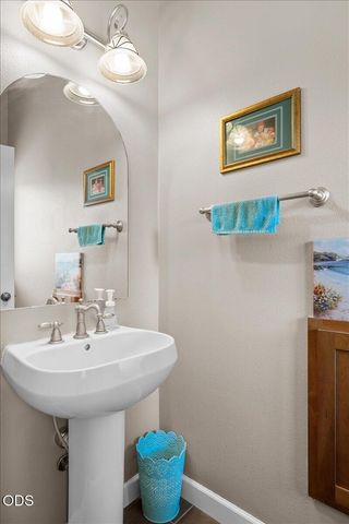 899 Old Stage Road, Medford, OR 97502