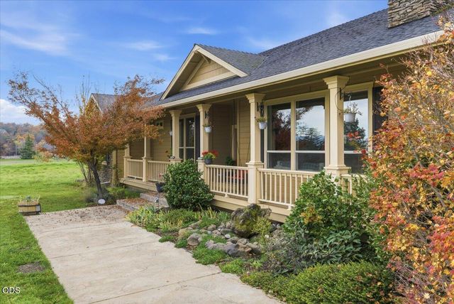 899 Old Stage Road, Medford, OR 97502