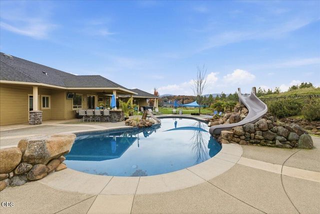 899 Old Stage Road, Medford, OR 97502