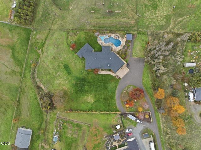 899 Old Stage Road, Medford, OR 97502