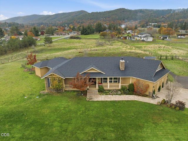 899 Old Stage Road, Medford, OR 97502