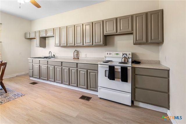 1002 E Commercial Street, Victoria, TX 77901