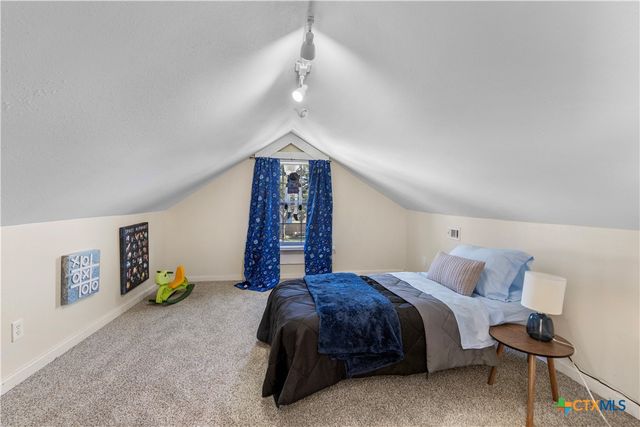 1002 E Commercial Street, Victoria, TX 77901