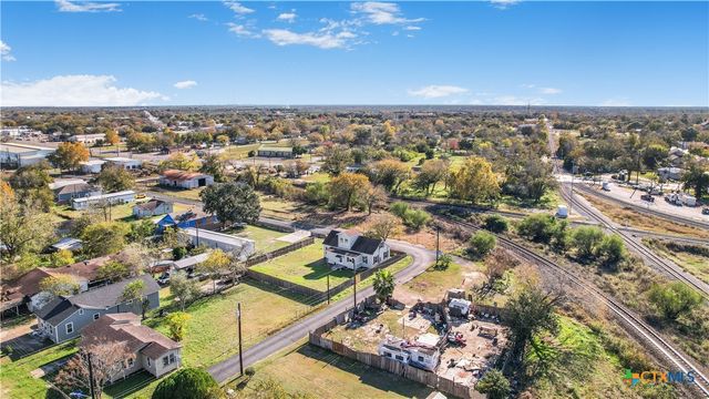 1002 E Commercial Street, Victoria, TX 77901