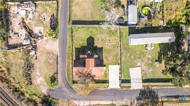1002 E Commercial Street, Victoria, TX 77901