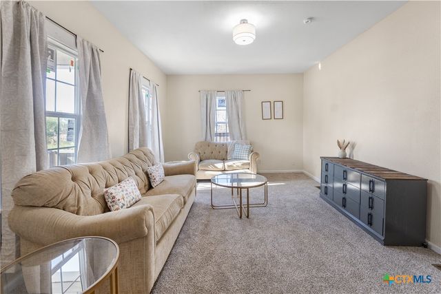 1002 E Commercial Street, Victoria, TX 77901