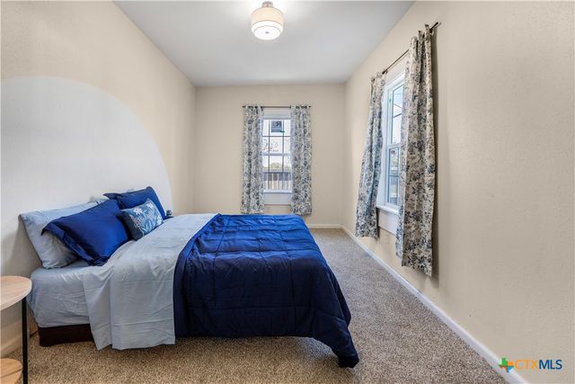 1002 E Commercial Street, Victoria, TX 77901