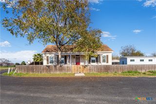 1002 E Commercial Street, Victoria, TX 77901