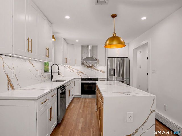 6 Eric Court, Norwalk, CT 06851