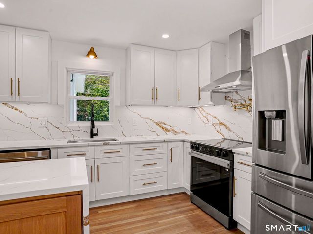 6 Eric Court, Norwalk, CT 06851