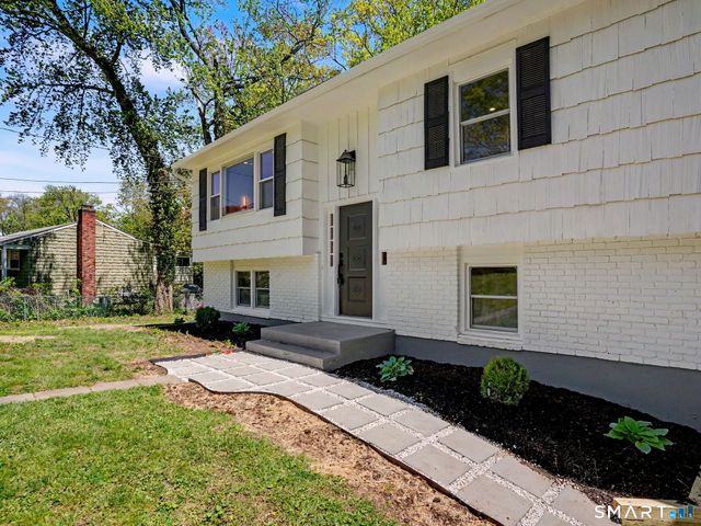 6 Eric Court, Norwalk, CT 06851