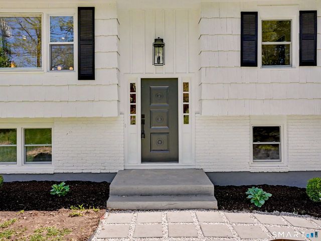 6 Eric Court, Norwalk, CT 06851