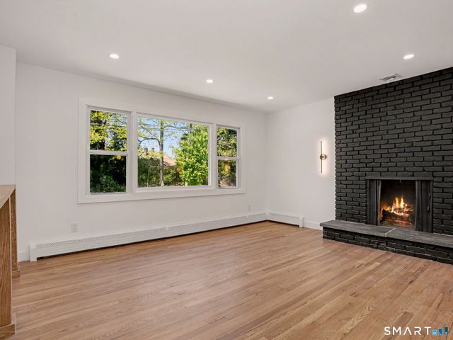 6 Eric Court, Norwalk, CT 06851