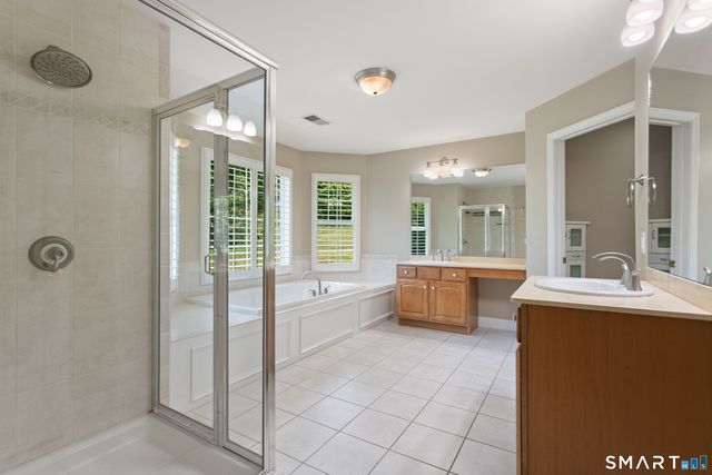 3 Tobins Court 3, Danbury, CT 06810