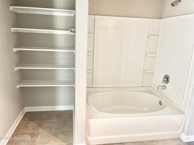 108 Abbeywood Court, Youngsville, LA 70592