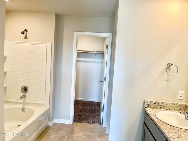 108 Abbeywood Court, Youngsville, LA 70592