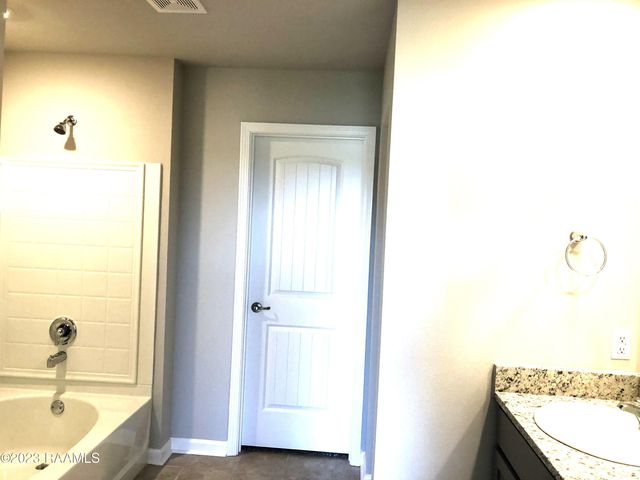 108 Abbeywood Court, Youngsville, LA 70592