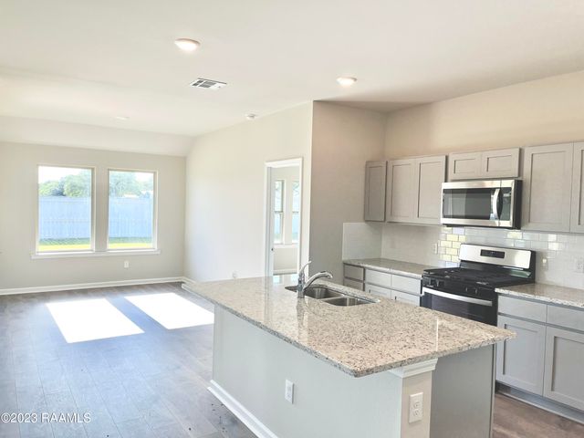 108 Abbeywood Court, Youngsville, LA 70592