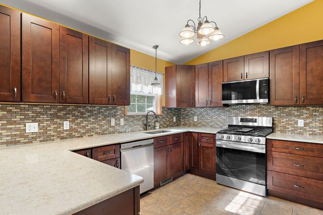 362 Kimrich Circle S, Valparaiso, IN 46385