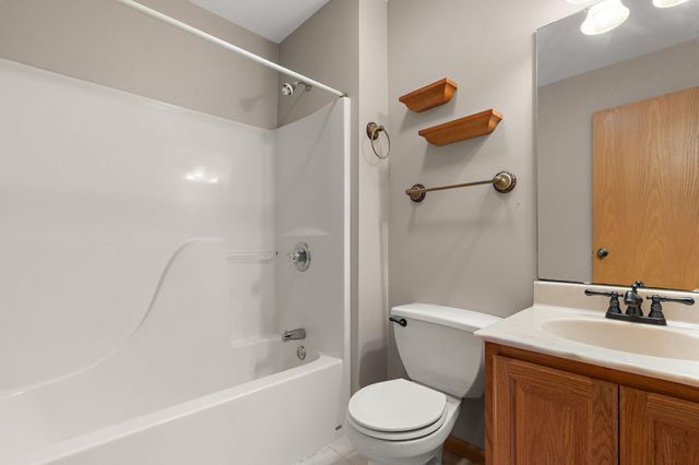 362 Kimrich Circle S, Valparaiso, IN 46385