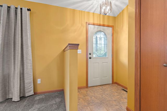 362 Kimrich Circle S, Valparaiso, IN 46385