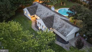 2 LAKE MANOR CT, Baltimore, MD 21210