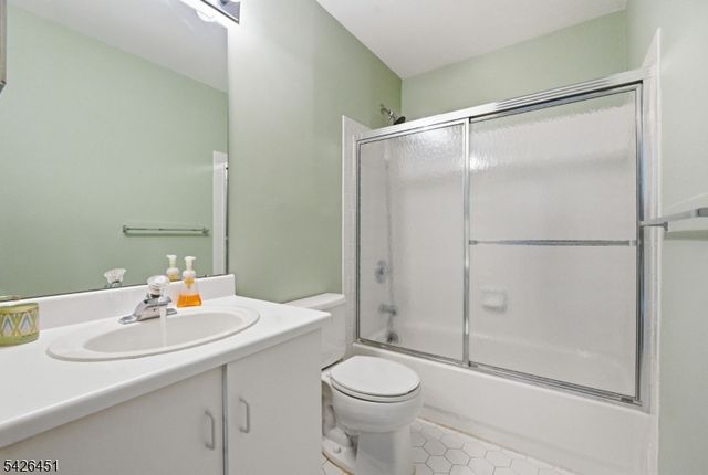 15 Aspen Ct, Hardyston Twp., NJ 07419