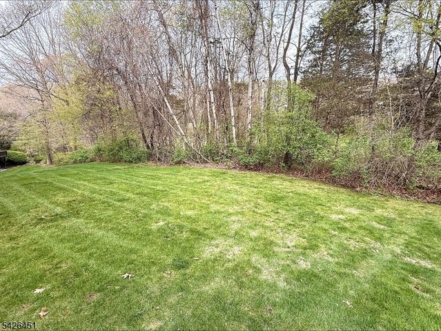 15 Aspen Ct, Hardyston Twp., NJ 07419