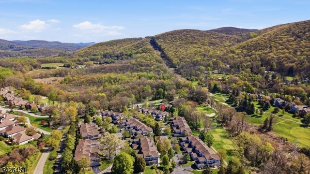 15 Aspen Ct, Hardyston Twp., NJ 07419