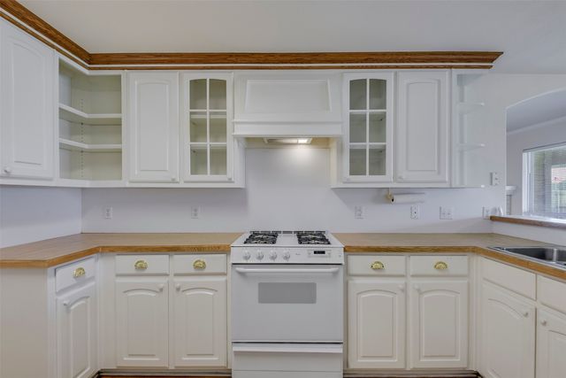 311 Northgate Drive, Waxahachie, TX 75165