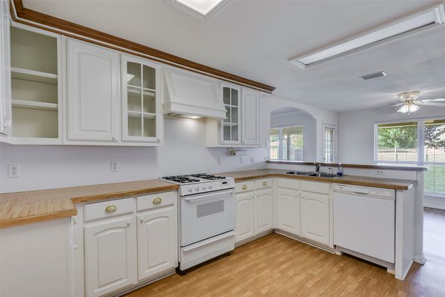 311 Northgate Drive, Waxahachie, TX 75165