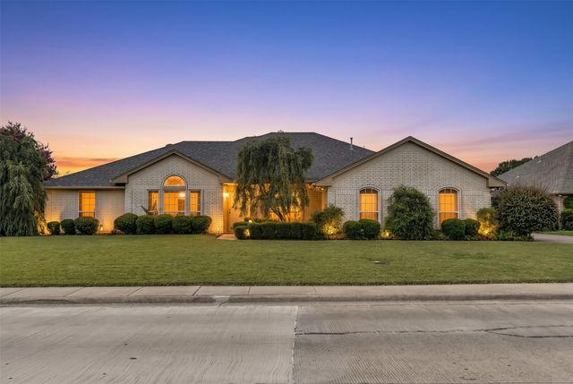 311 Northgate Drive, Waxahachie, TX 75165