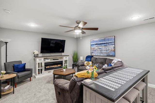 1909 NE Heritage Drive, Grimes, IA 50111