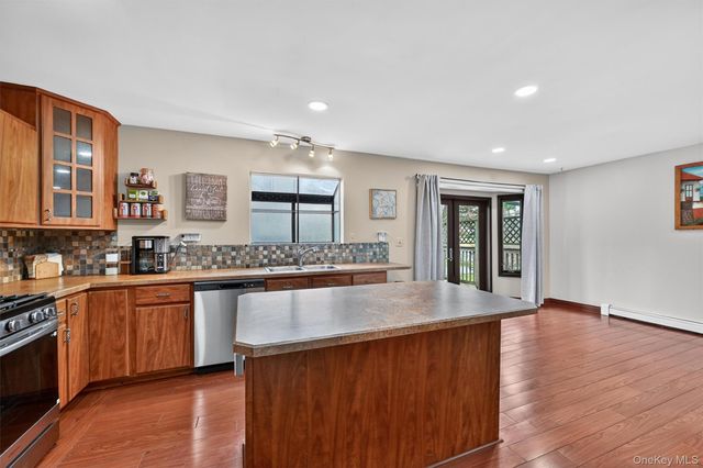 22 Cambridge Circle, Monroe, NY 10950