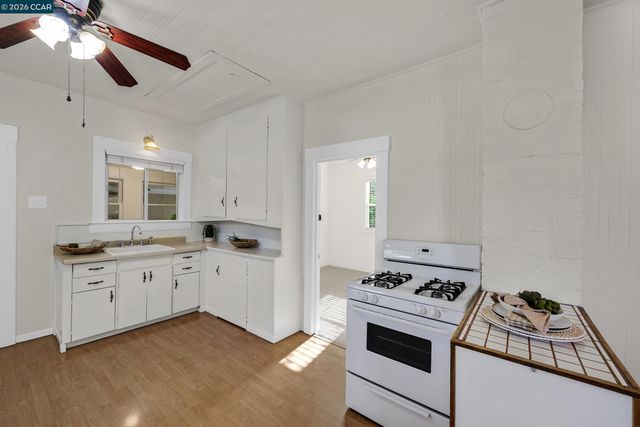 22820 5th St, Hayward, CA 94541