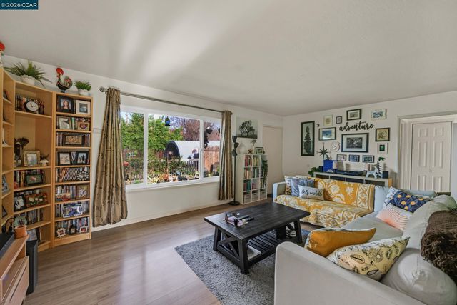 22820 5th St, Hayward, CA 94541