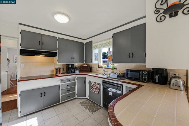 22820 5th St, Hayward, CA 94541