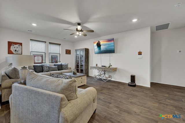 437 Signe, Seguin, TX 78155