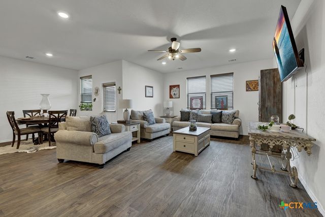 437 Signe, Seguin, TX 78155